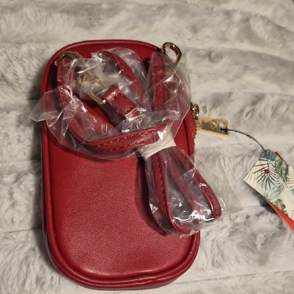 Badgley Mischka Burgundy Quilted Oval Phone Case - Picture 3 of 4